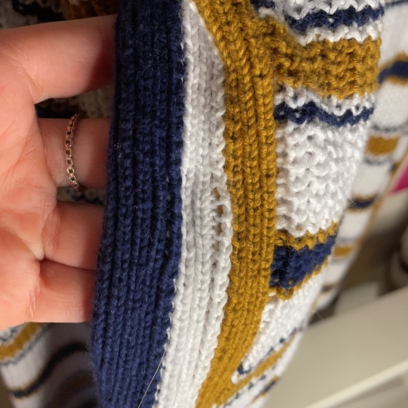 A Max studio sweater a little hole up toward the shoulder - Picture 6 of 7